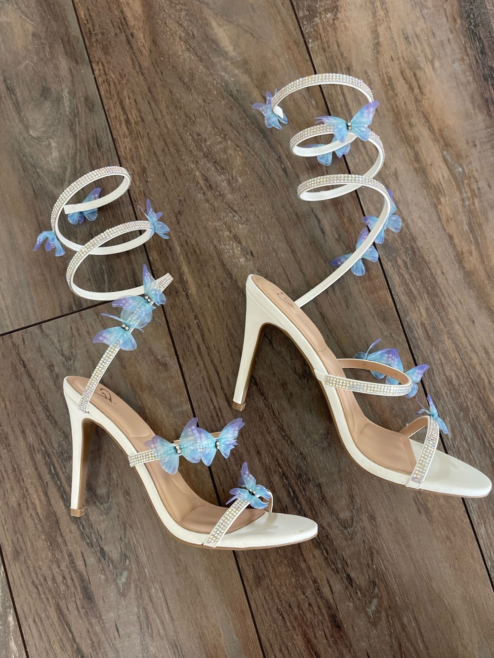 Windsor Mythical Babe Butterfly Rhinestone Spiral Stiletto Heels WHITE size 7.5
